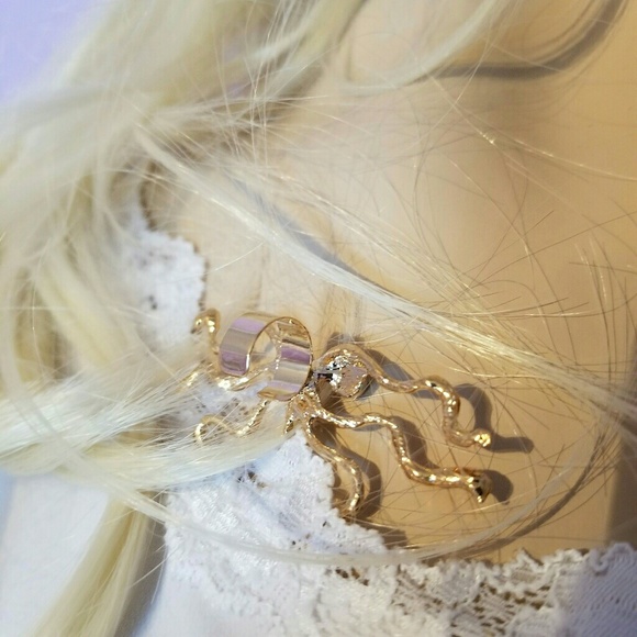 Metallic Baby Octopus Ear Cuff - Picture 3 of 4